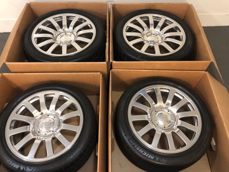 Illustration for article titled Please Consider This Set of Lightly Used Bugatti Veyron Wheels for $100,000